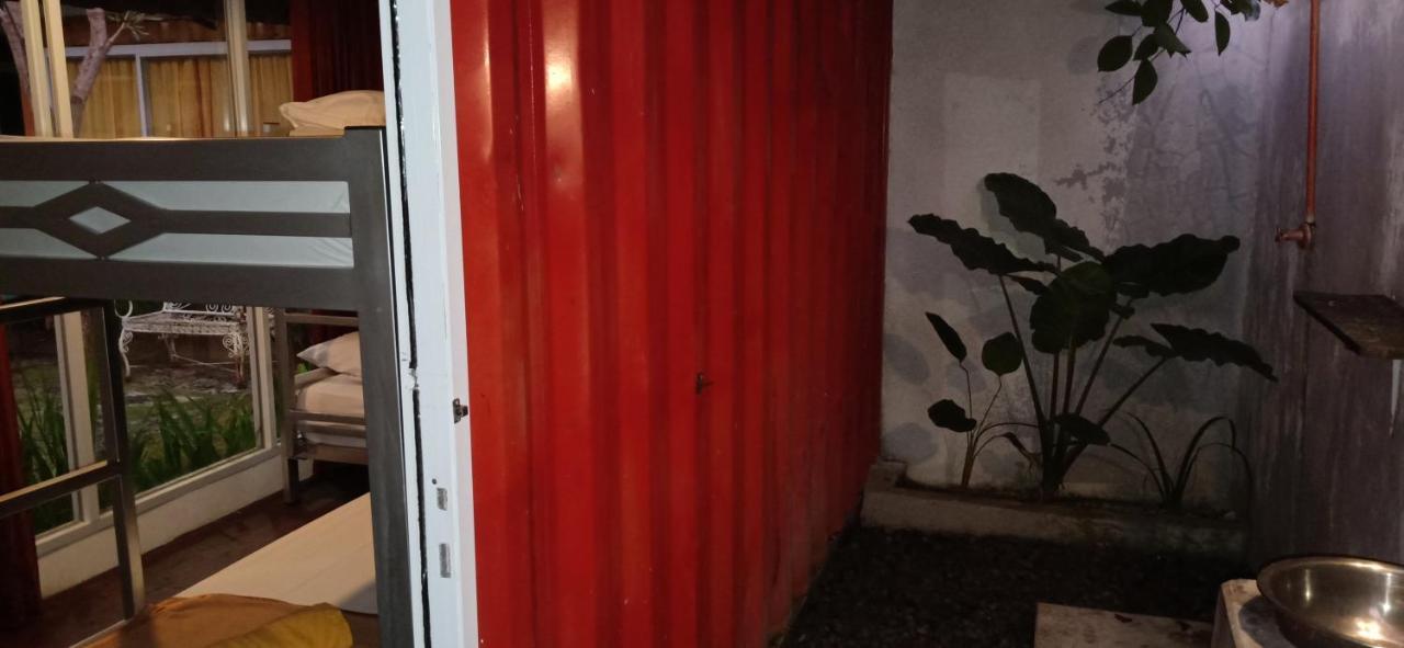 Kubu Container Hotel Uluwatu Eksteriør billede